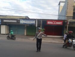Sat Lantas Polres Bima Kota Laksanakan Rawan Pagi, Bantu Penyeberangan Pejalan Kaki dan Anak Sekolah