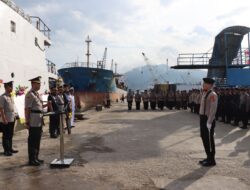 Polres Bima Kota Gelar Upacara Tabur Bunga Peringati Hari Bhayangkara ke-79 di Dermaga Pelabuhan Bima