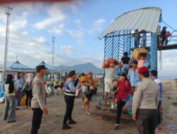 Polsek Kawasan Pelabuhan Laut Bima Amankan Proses Embarkasi dan Debarkasi Kapal KM. AWU di Pelabuhan Bima