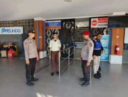 Polsek Kawasan Pelabuhan Laut Bima Amankan Proses Embarkasi dan Debarkasi Kapal KM. BINAIYA di Pelabuhan Bima