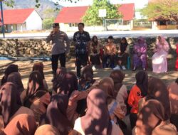 Polsek Wera Berikan Penyuluhan Hukum Bahaya Narkoba dan Kekerasan kepada Siswa-Siswi SMAN 1 Wera Saat MPLS