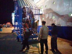 Polsek Kawasan Pelabuhan Laut Bima Laksanakan Pengamanan Kapal KM. BINAIYA di Pelabuhan Bima