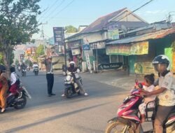 Satlantas Polres Bima Kota Laksanakan Rawan Pagi, Bantu Anak Sekolah dan Pengguna Jalan Menyeberang