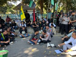 Kapolres Bima Kota Turun Langsung Pimpin Pengamanan Aksi Demo Mahasiswa di Dua Lokasi DPRD