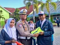 Kasat Lantas Polres Bima Kota Jadi Irup di SMPN 2, Ajak Pelajar Tertib Berlalu Lintas