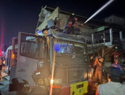 Respon Cepat, Polres Bima Kota Bersama Yon C Sat Brimobda NTB dan Damkar Sigap Bantu Proses Pemadaman Kebakaran