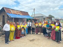 Tabur Kebaikan, Sat Intelkam Polres Bima Kota Berbagi Beras pada Warga Kurang Mampu