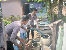 Sat Binmas Polres Bima Kota Laksanakan Kegiatan Pembagian Air Bersih untuk Warga Kelurahan Dara
