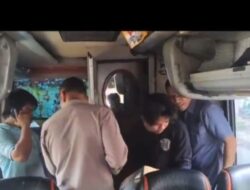 Tim Opsnal Polsek Rasbar Amankan Ratusan Botol Miras dari Bus AKAP Asal Luar Daerah